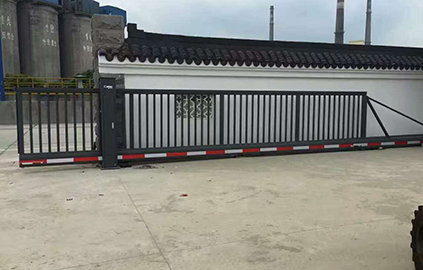 伸缩门